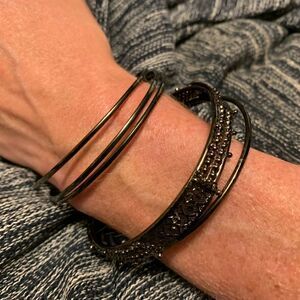 Bundle of 5 Vintage Inspired Gunmetal Gray Bangles